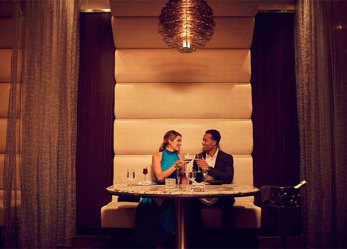 Couple eating at Atlantis